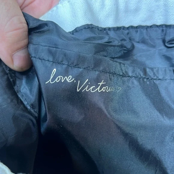 Victoria’s Secret Stripe Beach Tote Bag - Picture 4 of 9